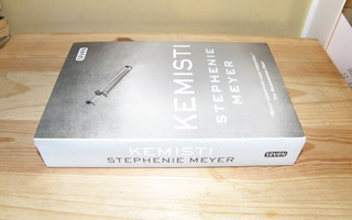 Stephenie Meyer Kemisti (nidottu)