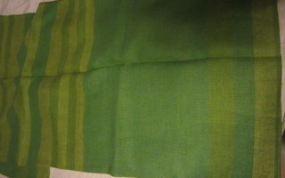 Pöytäliina vanha vihreä - kellertävä 109 x 147 cm