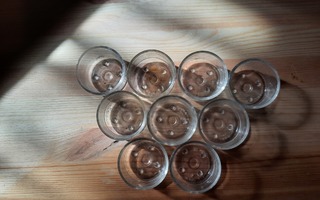 9 kpl lasisia tuikku-astioita