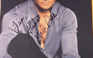 Näyttelijä Mark DaCascos nimikirjoitus kuvassa