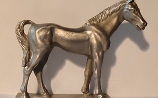 Metallinen * hevonen *