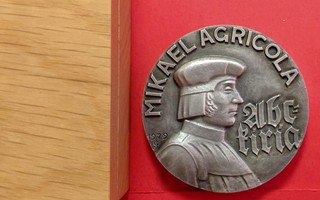 Mikael Agricola ABC-kirja, 925 hopeaa 143 g. (Ilmari Turja)
