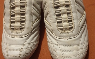 Valkoiset tennarimaiset kengät ilman kantaosaa, koko 30