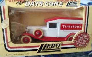 Lledo Days Gone Packard Van Firestone Pikkuauto
