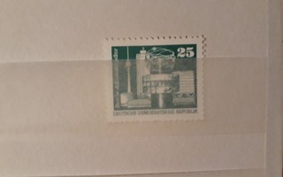 DDR 1975 - Rakennuksia pieni koko  ++