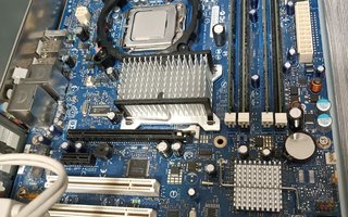 Intel DP35DP + Intel E8400 + 2 GB DDR2