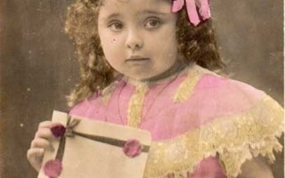 LAPSI / Suloinen pieni tyttö ja sinetöity kirje. 1900-l.