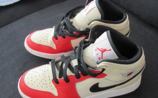 Nike Air Jordan lenkkarit 37,5