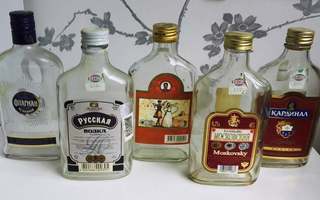 MINIATYYRI / KORISTEPULLO 5 kpl venäläisiä brandy ja vodka