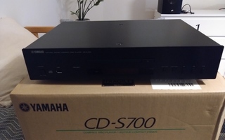 Yamaha cd-s700 CD-soitin
