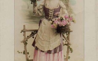 NAINEN / Folklore mademoiselle ja ruusuja. 1900-l.
