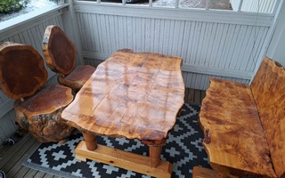 Pöytä + tuolit