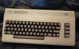 The C64 MAX - malli, täysikokoinen toimivalla näppäimistöllä