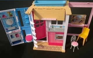 Barbie talo tavaroineen