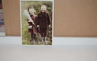postikortti tyttö ja poika
