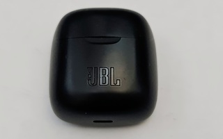 JBL Tune 225TWS Bluetooth kuulokkeiden kotelo