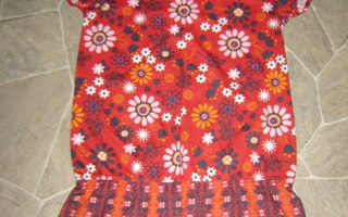 Punainen/kukkakuvioinen tunika/mekko, koko 146/152 cm