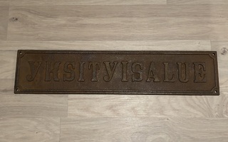 Yksityisalue vanha valurautakyltti