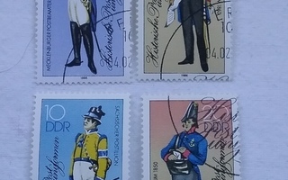 Postimerkkisarja DDR Itä-Saksa postinjakajien uniformuja