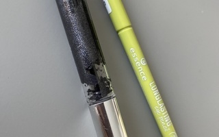 MAC liner musta ja vihreä pencil