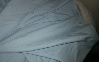 Taivaan sininen (helma) aluslakana 120 cm sänkyyn