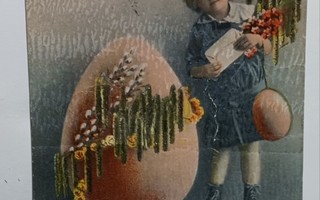 Lapsi ja monenkokoisia Pääsiäismunia, kukkia, p. 1925