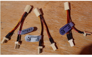Deltaco Y-adapterikaapeli, 4-pin naaras- 2 x 4-pin uros
