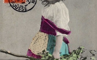 LAPSI / Paljasjalkainen tyttö, ruususeppele, koivu. 1900-l.