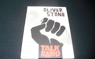 TALK RADIO (Oliver Stone -ohjaus) 1988***