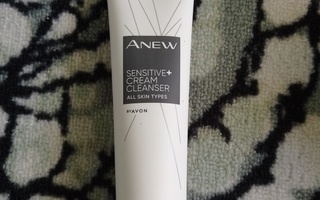 ~Avon Anew Sensitive+ -puhdistusvoide~