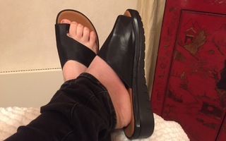 Uudet mustat sandaalit 38