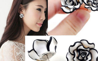 0391 .. Fashion Elegant Black & White Rose .. Korvakorut