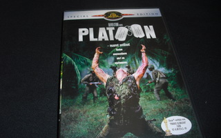 PLATOON (Charlie Sheen) 1986***