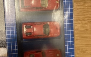 Ferrari setti 90-luvulta. 3x 1/64 pikkuauto.