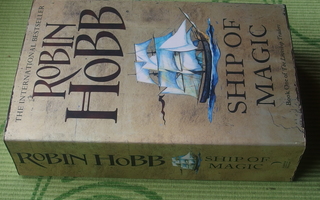 Robin Hobb:  SHIP  OF  MAGIC