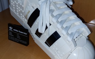 Adidas Superstar kenkä  LEGO 10282