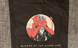 Queens of the stone age Villains kangaskassi