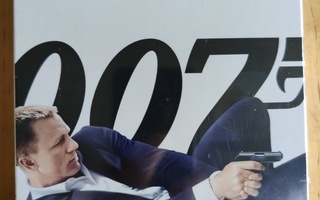 James Bond 007. Skyfall. Avaamaton!