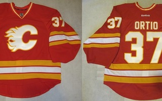 Joni Ortio Calgary Flames Game worn pelipaita