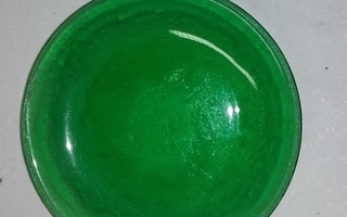 Vihreä lasilautanen