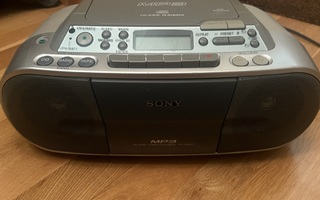 Sony matkaradio