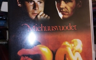 DVD Miehuusvuodet ( SIS POSTIKULU )