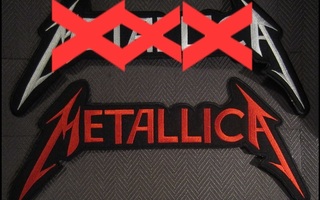 1 kpl erivärisiä Metallica (logo) kangasmerkkejä  4e