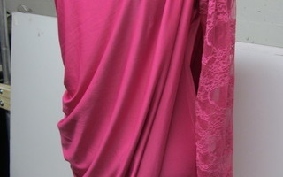 # Uusi pinkki mekko pitsihihalla, koko S-L #