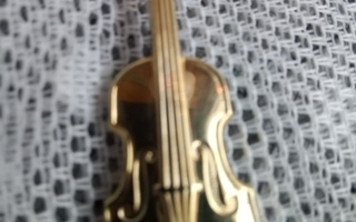Rintakoru/ pukukoru: kullanvärinen viulu/ n. 45 mm