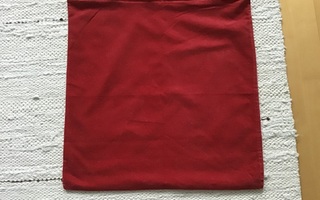 Punainen Koristetyynynpäällinen ( 46 x 48 cm )