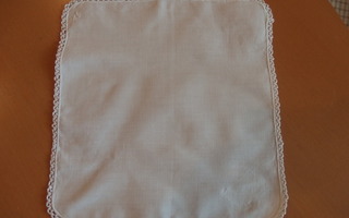 Wanha valkoinen nenäliina, käsin tehty pitsireunus