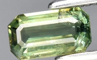 0.49ct Vihreä Safiiri Jalokivi