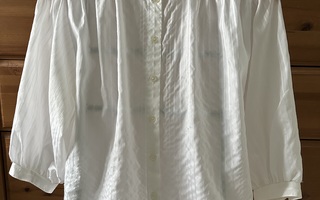 Valkoinen kotimainen vintage paitapusero ( arviolta L-koko )
