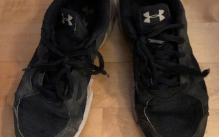 Under Armour lasten lenkkarit  koko 37,5